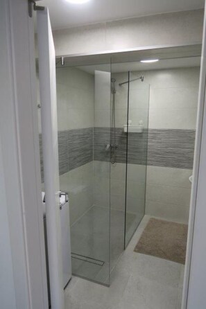 Towels - Renoviertes Ferienhaus in Baska mit Terrasse by Interhome (Krk/Baška)