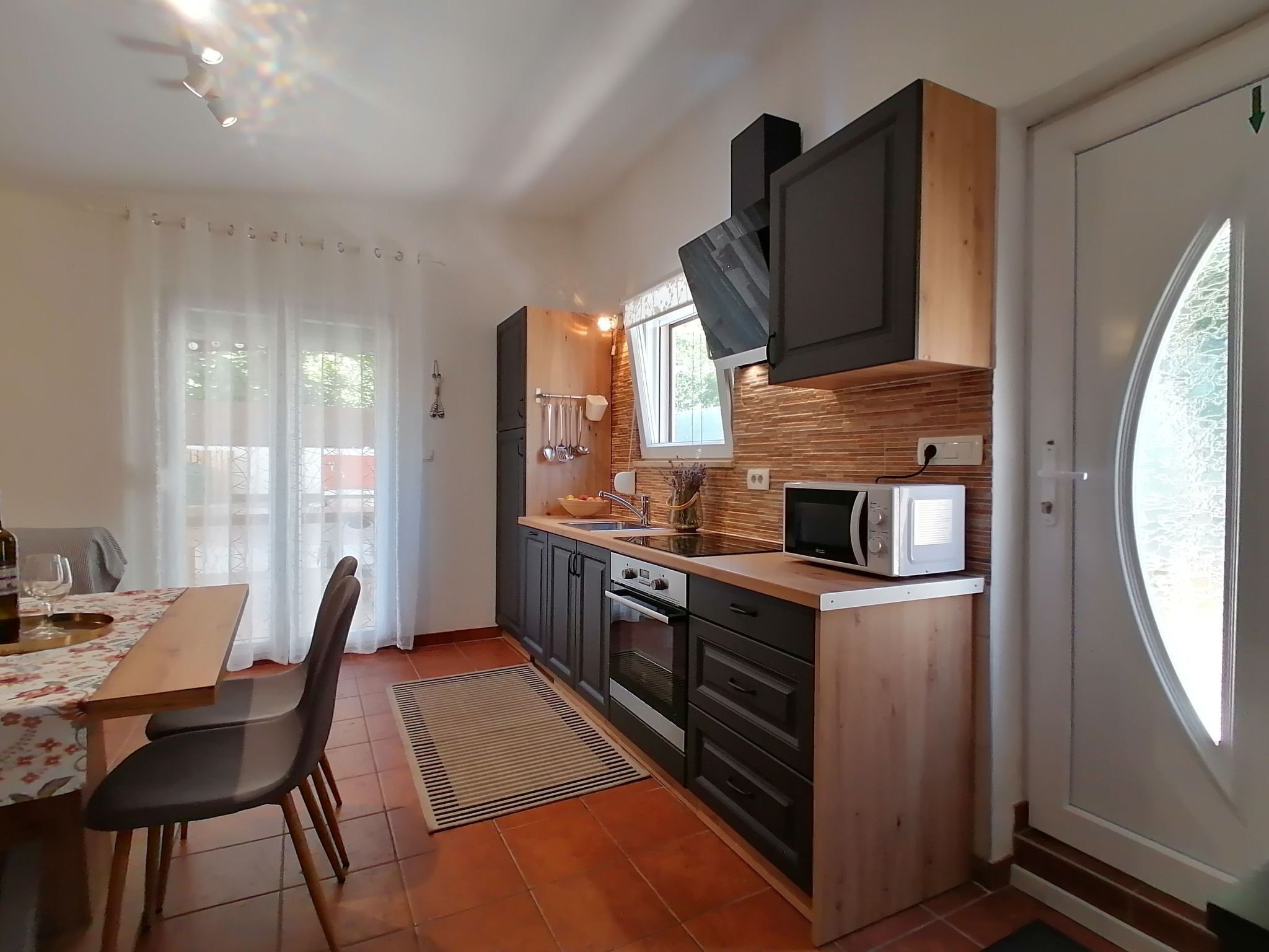 Kjøleskap, mikrobølgeovn, ovn og oppvaskmaskin