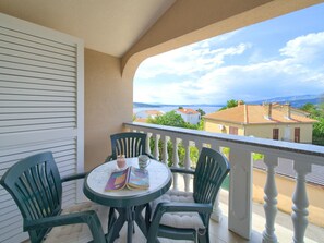 Outdoor dining - Studio Apartment A2 mit Panoramablick by Interhome (Krk/Šilo)