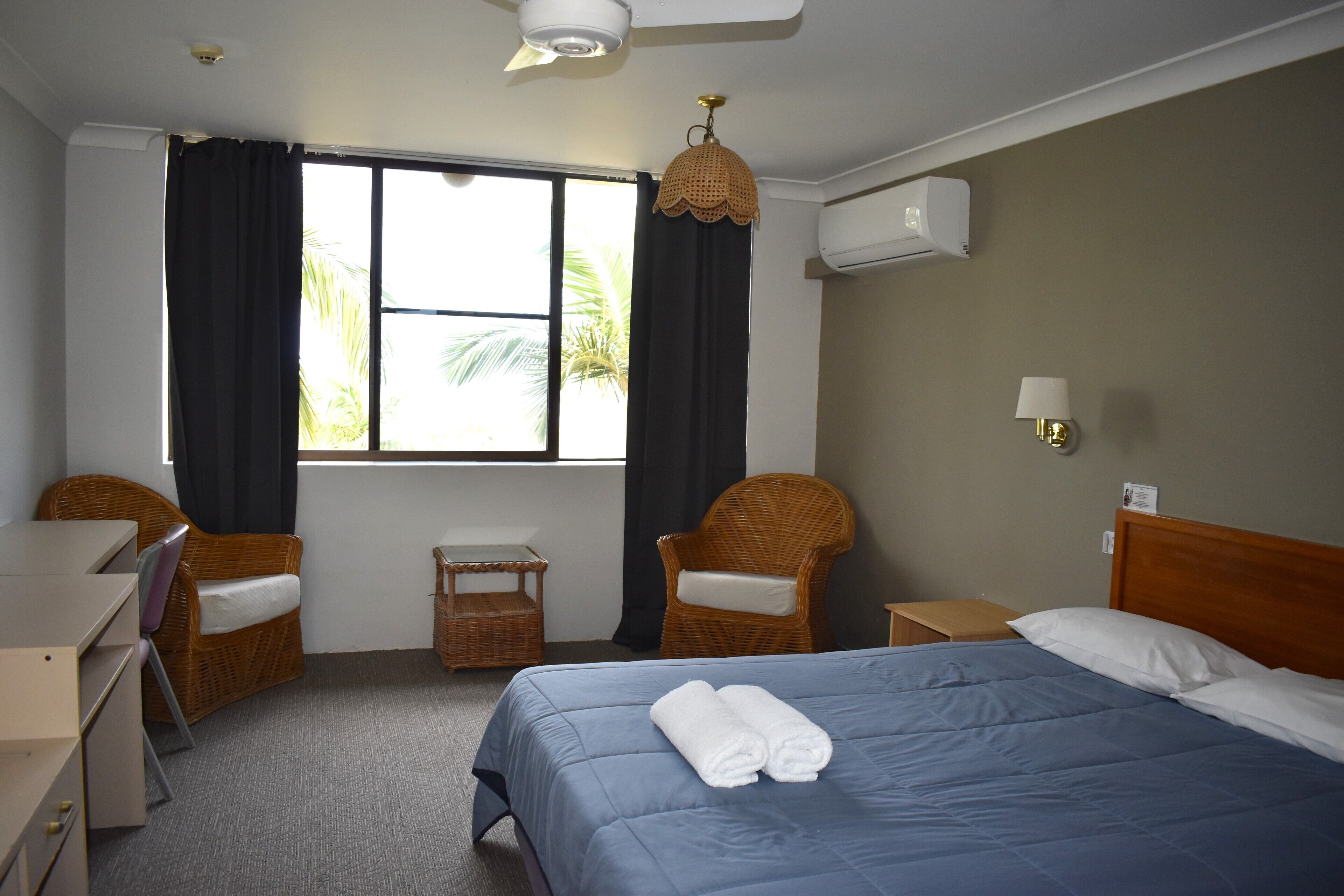 Standard Room, Beach View | Laptop workspace