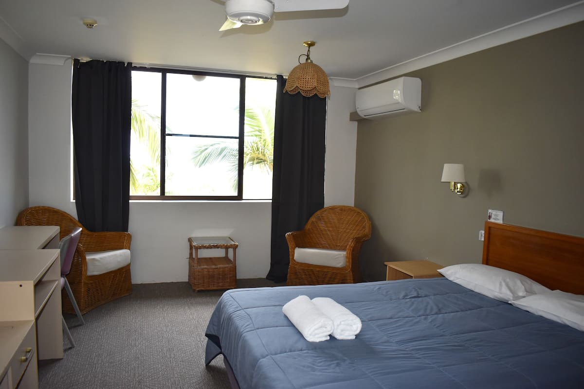 Standard Room, Beach View | Laptop workspace