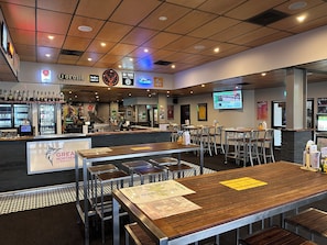 Restaurant - HERVEY BAY HOTEL (Hervey Bay)