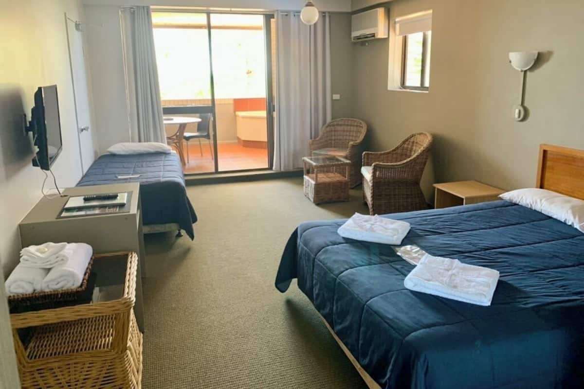 Superior Double or Twin Room, Balcony, Beach View | Laptop workspace