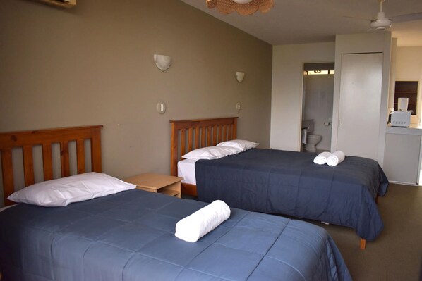 Standard Double or Twin Room, Beach View | Laptop workspace - HERVEY BAY HOTEL (Hervey Bay)