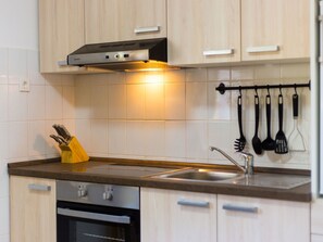 Fridge, oven, cookware/dishes/utensils - "Raspolic" mit Terrasse by Interhome (Opatija/Kastav)