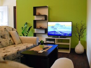 TV - Nettes Ferienhaus in Matulji mit Eigener Terrasse by Interhome (Opatija/Rukavac)