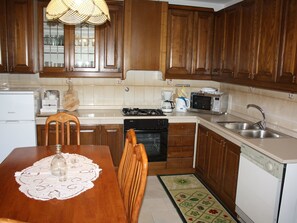 冷蔵庫、電子レンジ、オーブン、食器洗い機