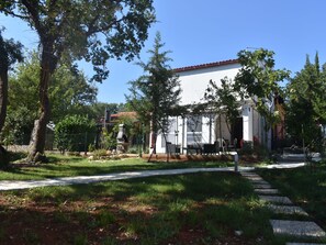 Exterior - in Pavićini mit Grill, Terrasse und Garten by Interhome (Pula/Krnica)