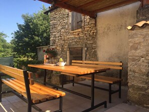Outdoor dining - Apartment Fuma in Pinezići mit Privatem Balkon by Interhome (Divsici)