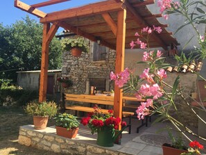 Outdoor dining - Apartment Fuma in Pinezići mit Privatem Balkon by Interhome (Divsici)