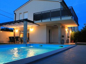 A heated pool - Ferienvilla "Divina" mit privatem Pool by Interhome (Pula/Banjole)
