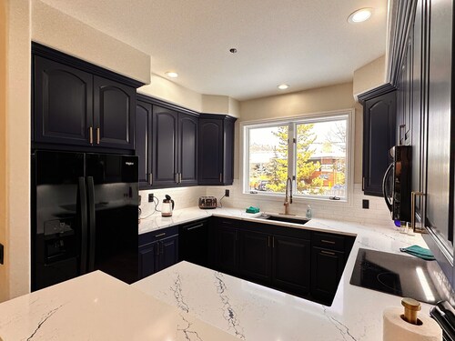 Ski in/out beautiful & spacious 4 Bed 4 Bath luxury Townhome, 50 yards from base