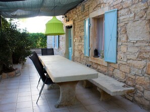 屋外ダイニングエリア