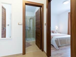 Towels - Modernes Apartment mit Balkon und Gemeinschaftsgarten am Waldrand by Interhome (Dracevac)