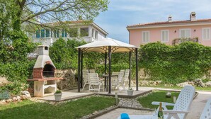 Outdoor dining - in Funtana mit Grill by Interhome (Poreč/Funtana)