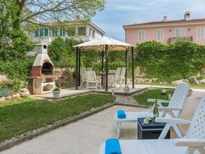 A patio with outdoor seating, a barbecue grill, and a pergola. - in Funtana mit Grill by Interhome (Poreč/Funtana)