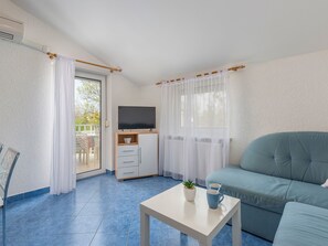 TV - Appartement in Funtana mit Grill by Interhome (Poreč/Funtana)