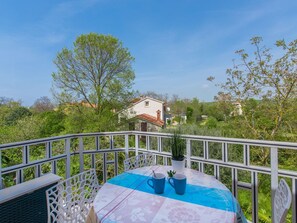 Outdoor dining - Appartement in Funtana mit Grill by Interhome (Poreč/Funtana)