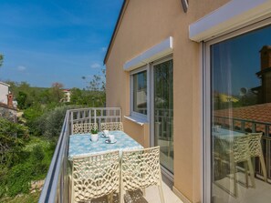 Outdoor dining - Charmante Wohnung in Funtana mit Grill by Interhome (Poreč/Funtana)