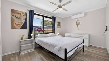 BĂŒgeleisen/BĂŒgelbrett, WLAN, BettwĂ€sche