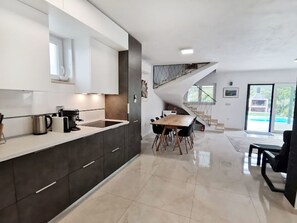 Fridge, microwave, oven, dishwasher - Vila Oliva Štrika by Interhome (Umag/Murine)