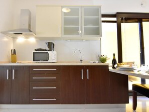 Fridge, microwave, cookware/dishes/utensils - Villa Alpa by Interhome (Umag)