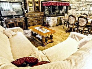 Fernseher, Kamin