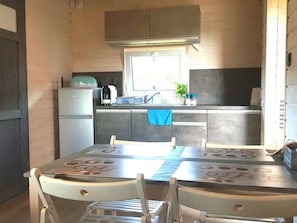 Fridge, dishwasher, cookware/dishes/utensils
