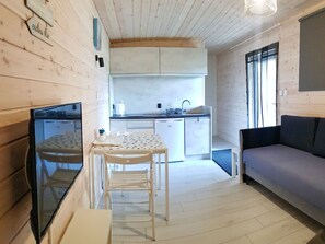 TV - Gemütliches Ferienhaus in Gmina Stegna mit Terrasse, Grill und Garten by Interhome (Junoszyno)