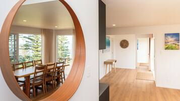 Rise Haven - Premium House, 4 Bedrooms, Kitchen, Partial Ocean View | Oleskelualue
