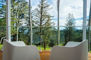 Rise Haven - Premium House, 4 Bedrooms, Kitchen, Partial Ocean View | Terrasse/Patio