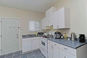 Room - aa misu (Richmond)