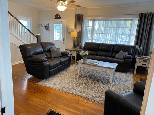 Spacious 4-bedroom house in adorable Richwood