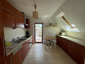Refrigerador, microondas, horno y lavavajillas