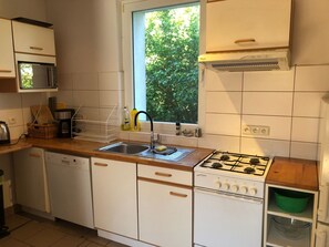 Kjøleskap, mikrobølgeovn, ovn og oppvaskmaskin