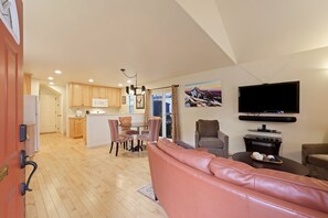 Smart TV - Meet Me on Milwaukee | Hot Tub, EV Charger & Walkable Bend Location (Bend)