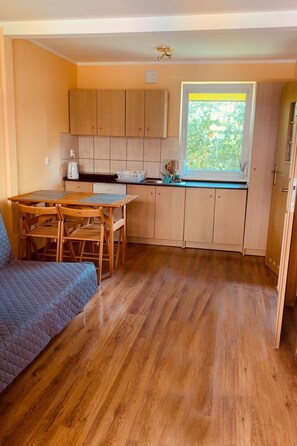 Interior - Appartements mit einem Wohn-,Ess- und Schlafraum und kleinem Balkon für vier Pe by Interhome (Niechorze)