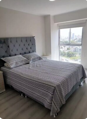3 bedrooms, iron/ironing board, Internet - Cozy apartment with (swimming pool) parking includ (La Victoria)