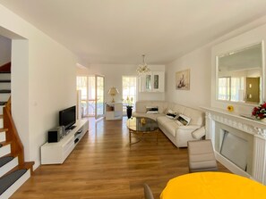 Living area - Nettes Ferienhaus in Miroszewo mit Großer Terrasse by Interhome (Nowe Warpno)