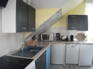 Kühlschrank, Mikrowelle, Ofen, Geschirrspüler