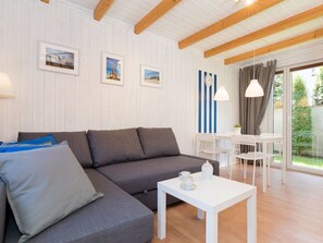TV - Bootshaus mit beheiztem Pool by Interhome (Rewal)