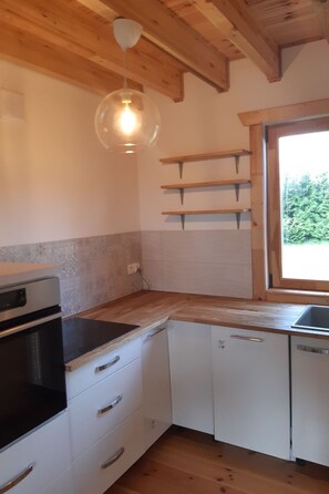 Kühlschrank, Mikrowelle, Ofen, Geschirrspüler