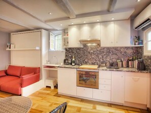 Fridge, microwave, oven, dishwasher - SCHÖNES STUDIO MIT GARTEN FÜR 2 IM DORF by Interhome (Valbonne)