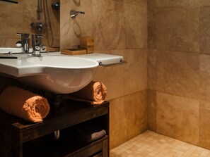 Towels - Haus Kalia. Swimmingpool, Sommerküche, Video-Lounge und Fitnessraum by Interhome (Puygaillard de Lomagne)