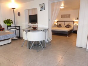 2 bedrooms, Internet - Wohnung "Les Platanes" mit Jacuzzi by Interhome (Latresne)