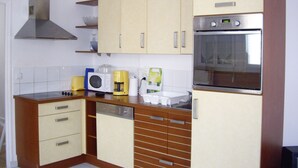 Refrigerador, microondas, horno, lavavajillas
