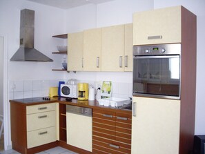 Fridge, microwave, oven, dishwasher - mit Terrasse by Interhome (Saint Brevin les Pins)