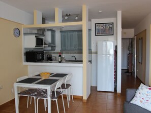 Kitchen / Dining Room - Große Wohnung in Puerto De Santiago und Meerblick by Interhome (Los Gigantes)