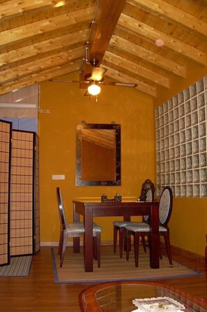 Dining - Wohnung "Alfonso" mit Waschmaschine und Geschirrspüler by Interhome (Mombeltran)