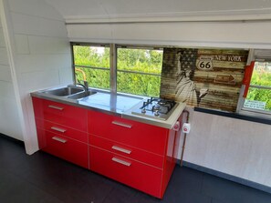 Kühlschrank, Kochgeschirr/Geschirr/Besteck